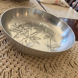 Vintage 40’s everlast aluminum bamboo bowl 9-3/4”
